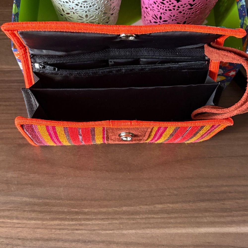 Colorful Embroidered Clutch - Picture 3 of 6